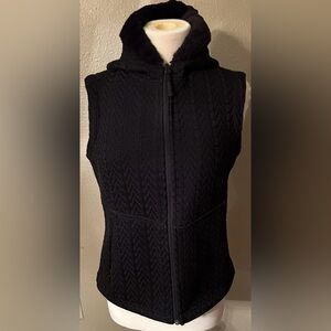 Ladies Iceburg Vest W/faux Fur hood Size M